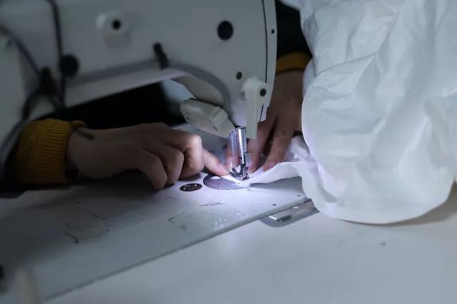 防護服緊缺？這家僅用了5天時間轉產防護服，日產量已達9000件