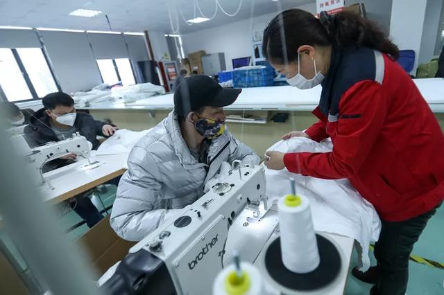防護服緊缺？這家僅用了5天時間轉產防護服，日產量已達9000件