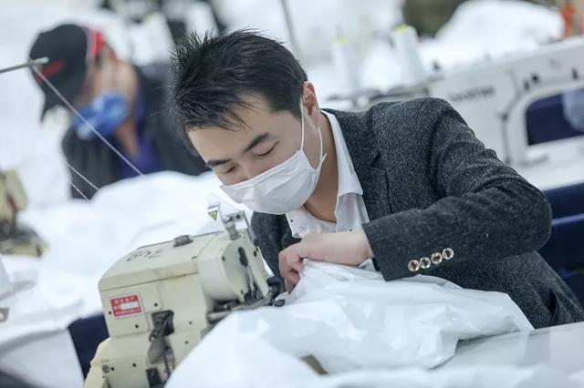 防護服緊缺？這家僅用了5天時間轉產防護服，日產量已達9000件