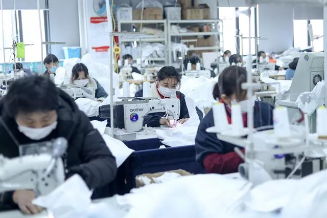 防護服緊缺？這家僅用了5天時間轉產防護服，日產量已達9000件