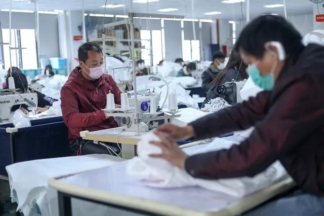 防護服緊缺？這家僅用了5天時間轉產防護服，日產量已達9000件